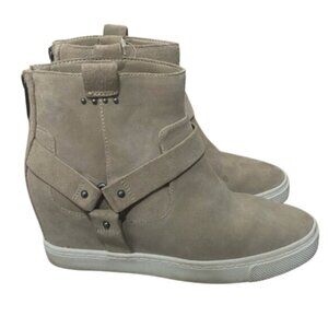 Giani Bini EUC suede back zip wedge buckle platform sneakers size 9.5
